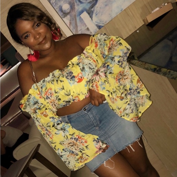 Boohoo floral cropped blouse. Size US 6 - Picture 2 of 2